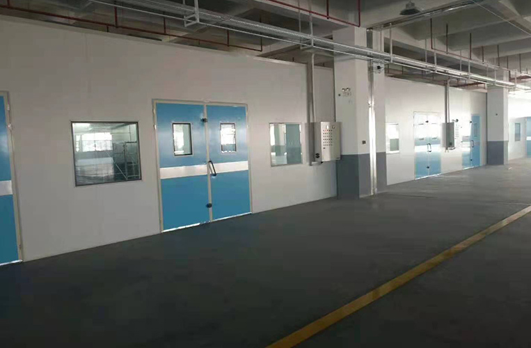 展柜噴烤漆房